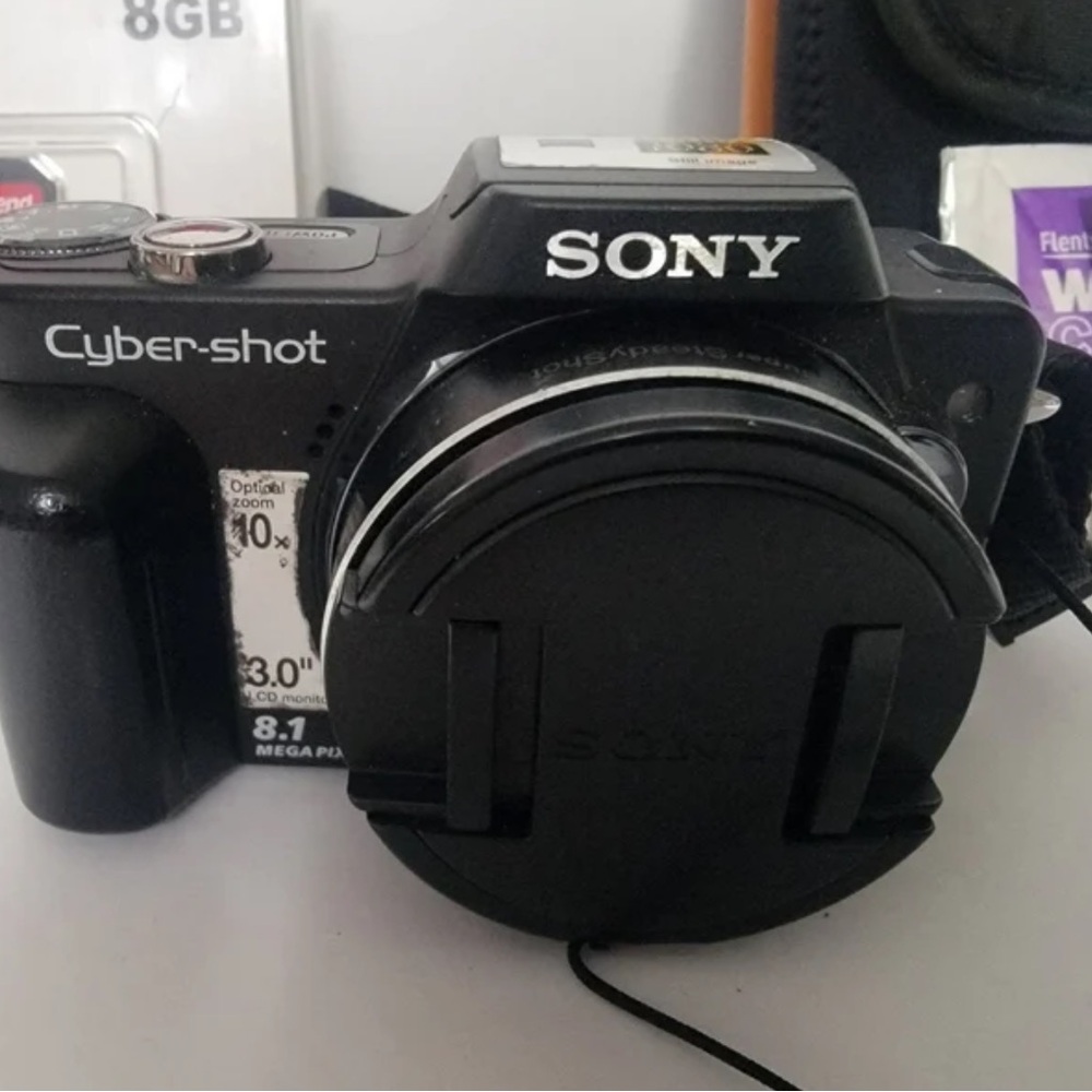Sony Cyber-shot Digital Camera Black - Picture 2 of 10